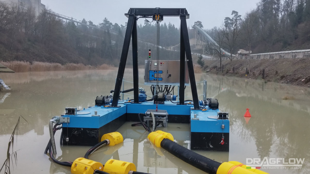 Draga radiocontrolada para la limpieza de sedimentos