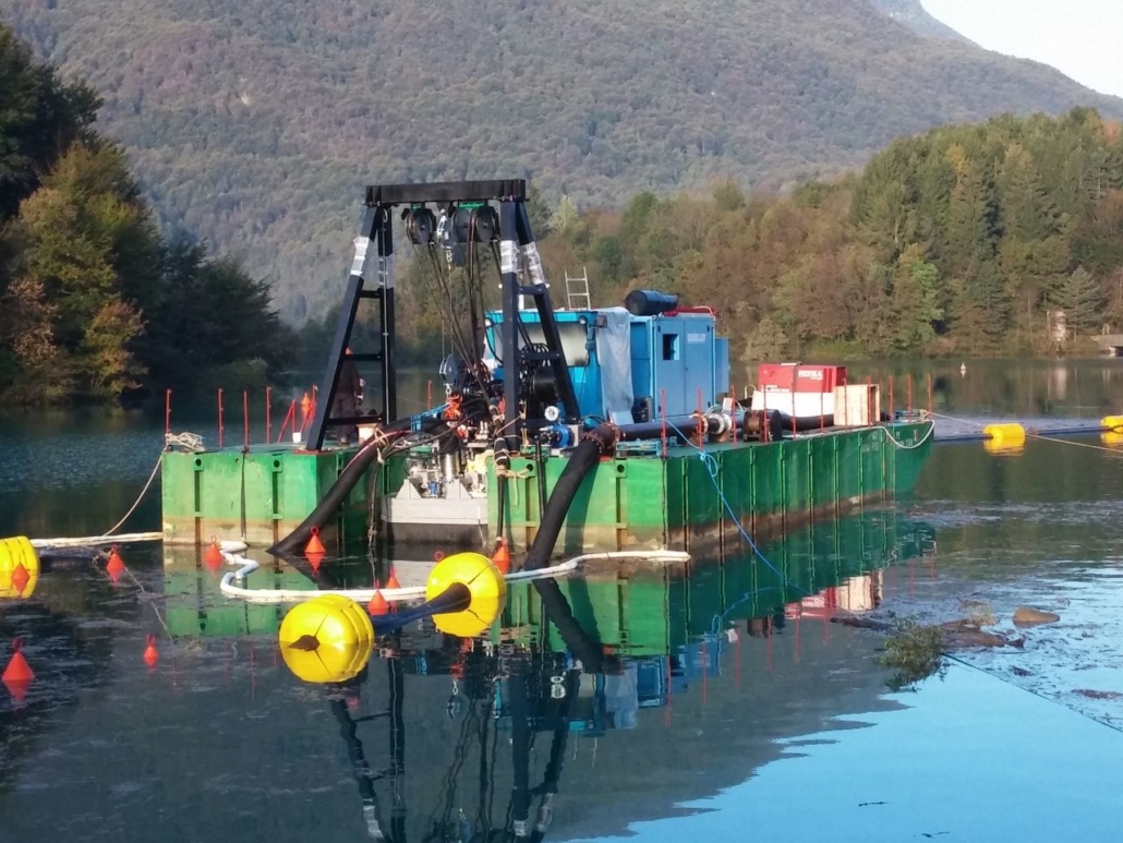 Dragado de una represa con un sistema de bajo impacto ambiental