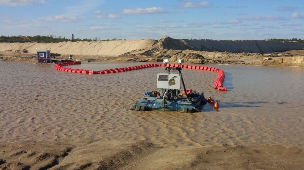 Extracción de arena con draga radiocontrolada