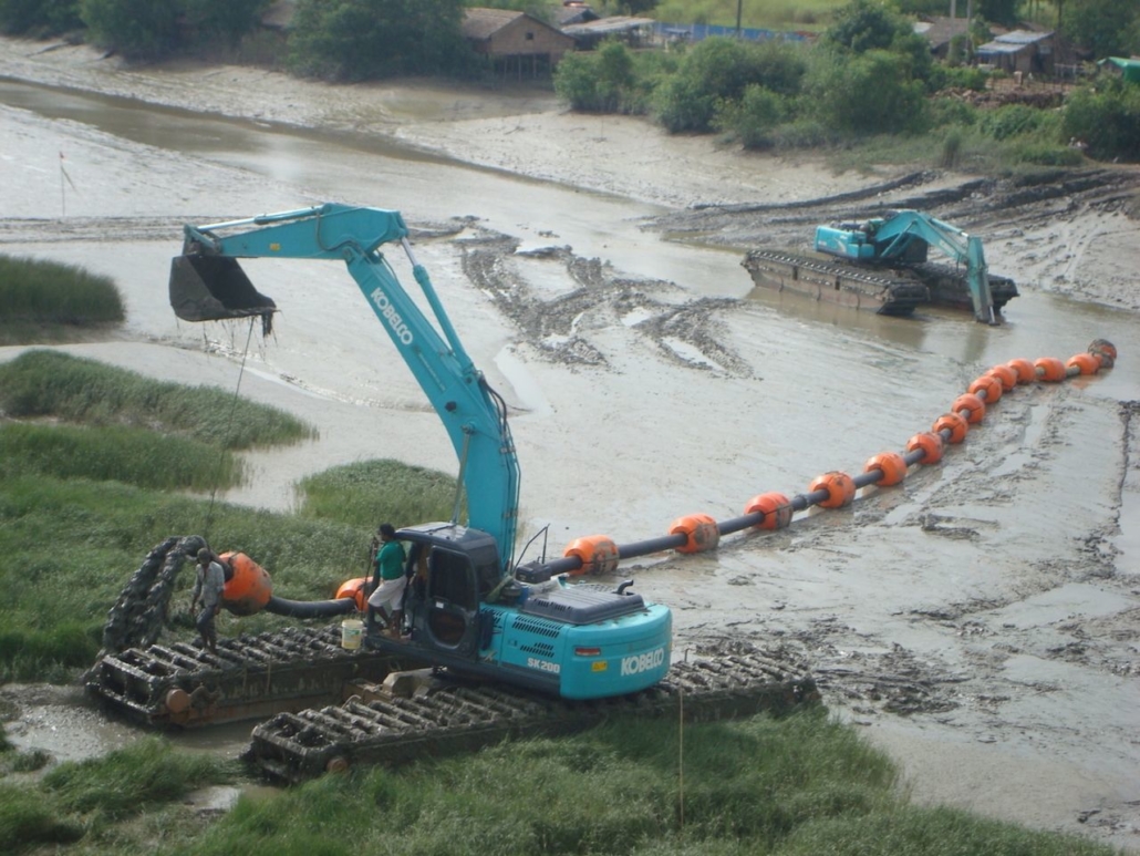 Dragado del río para restablecer las cotas